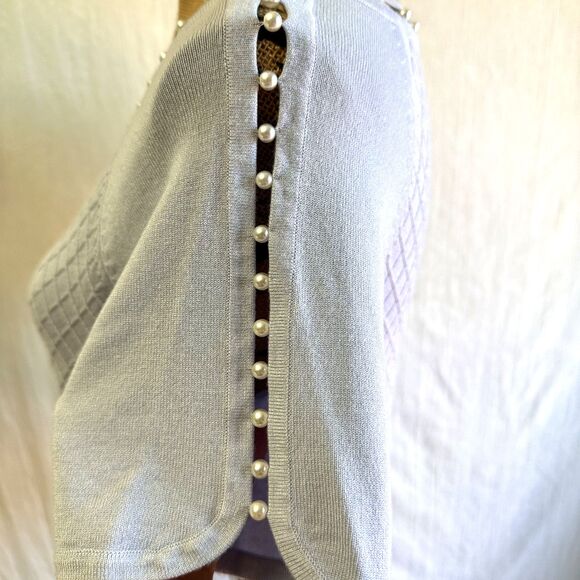 Leo & Ugo Women's Light Blue Textured Short Sleeve Pearl Neckline Sweater Sz M - Picture 4 of 16
